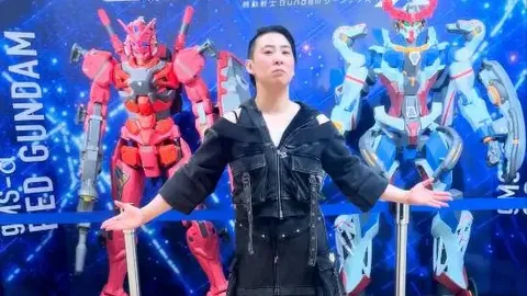 克雷桑与莫伊塞斯共度生辰，甜蜜合影中展个性庆生造型